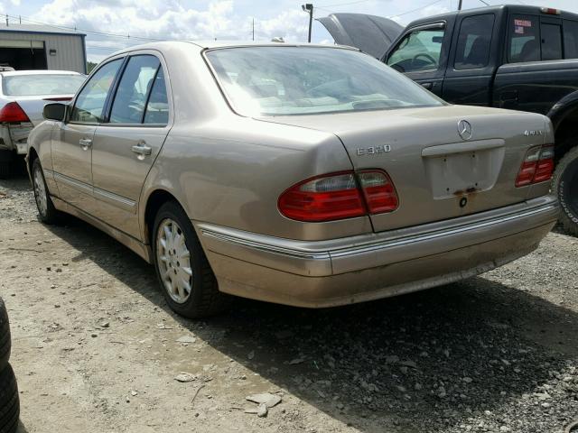 WDBJF82J9YX029960 - 2000 MERCEDES-BENZ E 320 4MAT GOLD photo 3