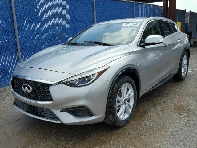 SJKCH5CPXJA046861 - 2018 INFINITI QX30 BASE SILVER photo 2