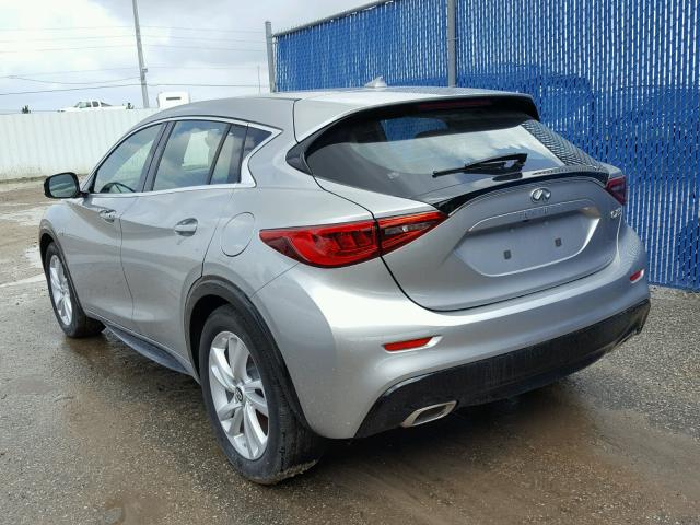 SJKCH5CPXJA046861 - 2018 INFINITI QX30 BASE SILVER photo 3