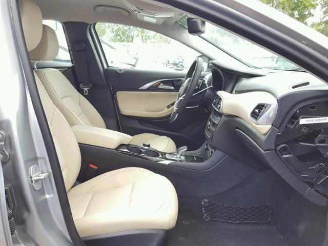 SJKCH5CPXJA046861 - 2018 INFINITI QX30 BASE SILVER photo 5