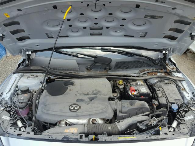 SJKCH5CPXJA046861 - 2018 INFINITI QX30 BASE SILVER photo 7