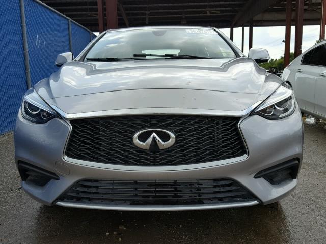 SJKCH5CPXJA046861 - 2018 INFINITI QX30 BASE SILVER photo 9