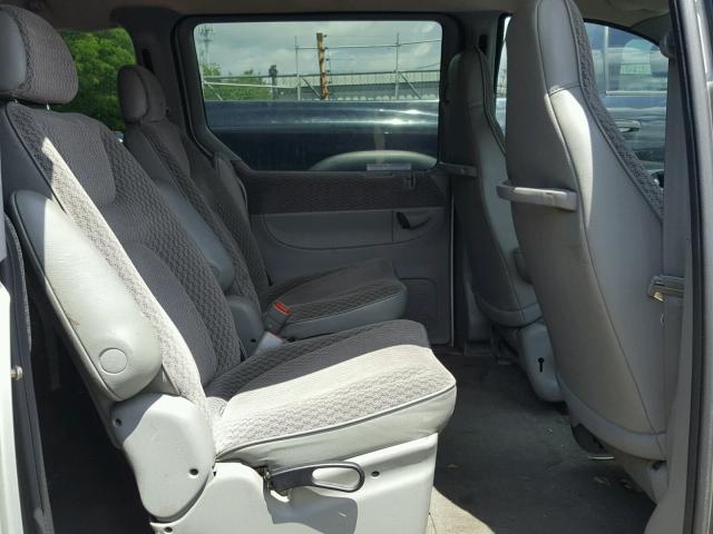 2C4GJ44R5YR753049 - 2000 CHRYSLER GRAND VOYA ვერცხლისფერი ფოტო 6