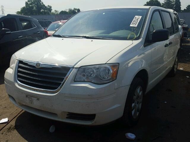 2A8HR44H18R105656 - 2008 CHRYSLER TOWN & COU WHITE photo 2