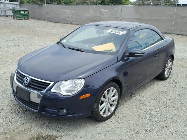 WVWBA71F89V007585 - 2009 VOLKSWAGEN EOS TURBO BLUE photo 2