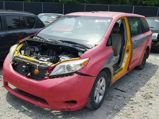 5TDZK3DC9BS063539 - 2011 TOYOTA SIENNA BAS RED photo 2