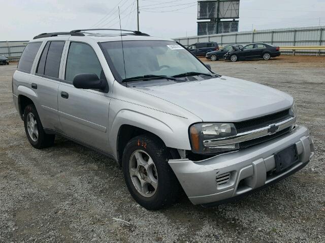 1GNDT13S182107996 - 2008 CHEVROLET TRAILBLAZE SILVER photo 1