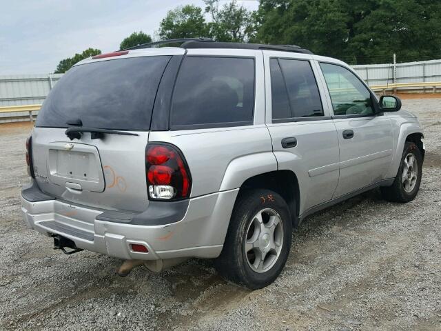 1GNDT13S182107996 - 2008 CHEVROLET TRAILBLAZE SILVER photo 4