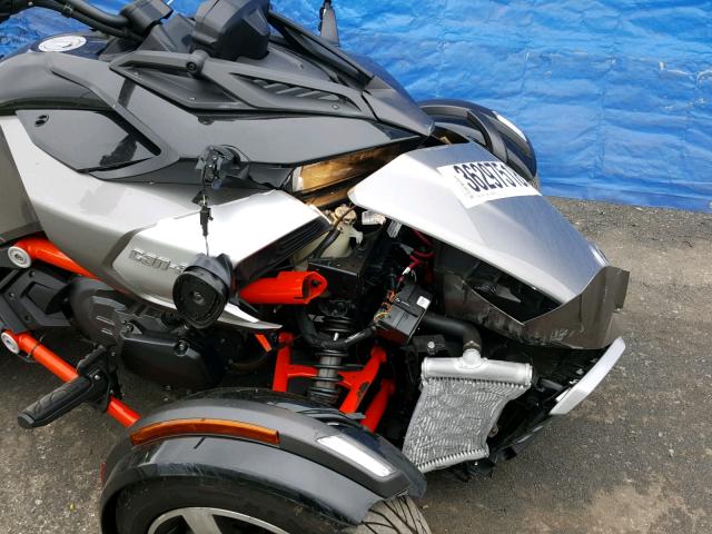 2BXRDDD29FV003693 - 2015 CAN-AM SPYDER ROA GRAY photo 9