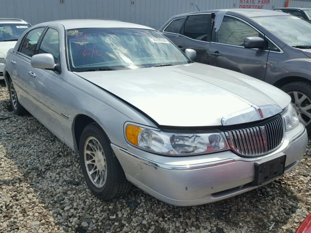 1LNHM82W5YY933490 - 2000 LINCOLN TOWN CAR S SILVER photo 1