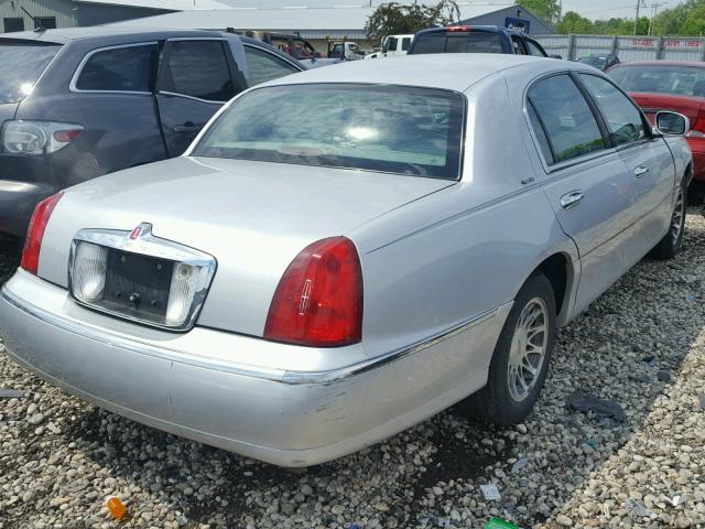 1LNHM82W5YY933490 - 2000 LINCOLN TOWN CAR S SILVER photo 4