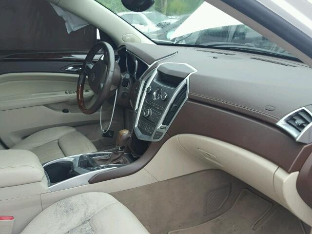 3GYFNJE44AS562307 - 2010 CADILLAC SRX PERFOR WHITE photo 5