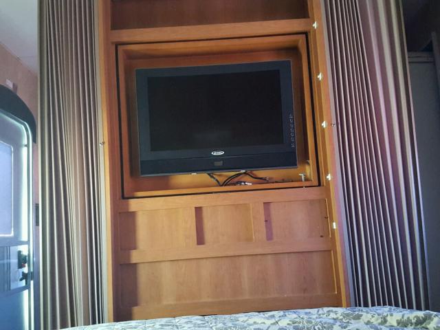 4YDT31R28B7200808 - 2011 KEYSTONE HORNET TWO TONE photo 9