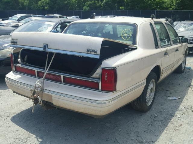 1LNLM83W3VY665060 - 1997 LINCOLN TOWN CAR C WHITE photo 4