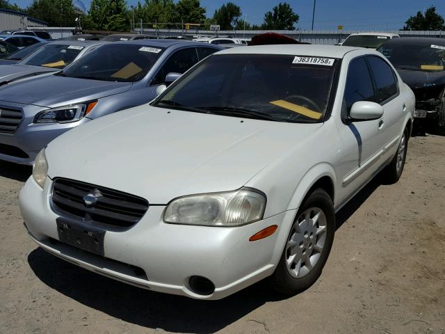 JN1CA31D71T825596 - 2001 NISSAN MAXIMA GXE WHITE photo 2