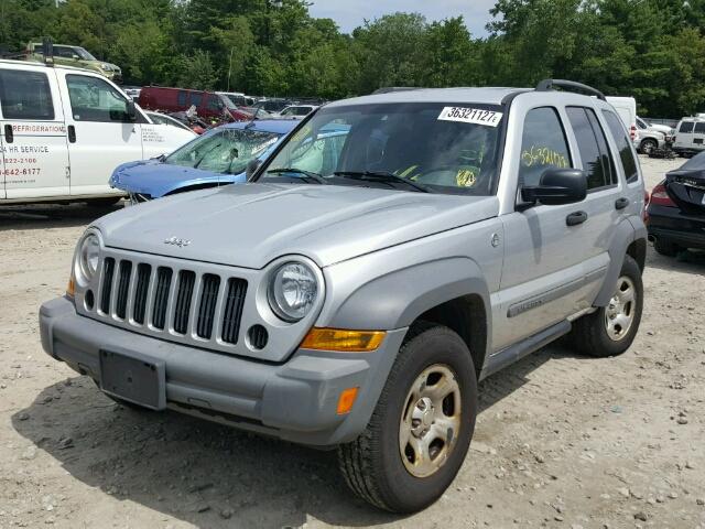 1J4GL48K45W711363 - 2005 JEEP LIBERTY SP GRAY photo 2