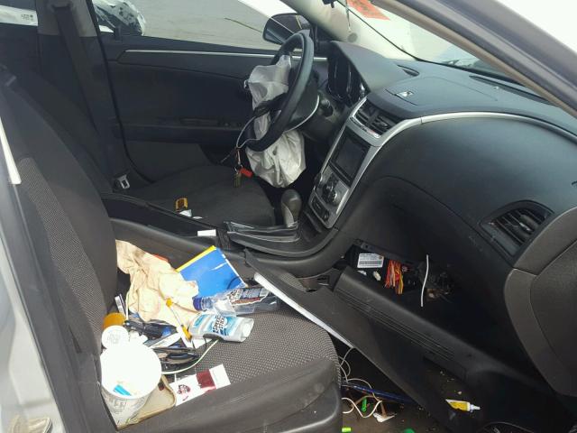 1G1ZH57B19F249995 - 2009 CHEVROLET MALIBU 1LT WHITE photo 5