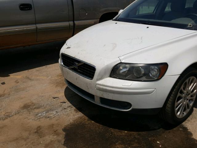 YV1MJ682X52086575 - 2005 VOLVO V50 T5 WHITE photo 9