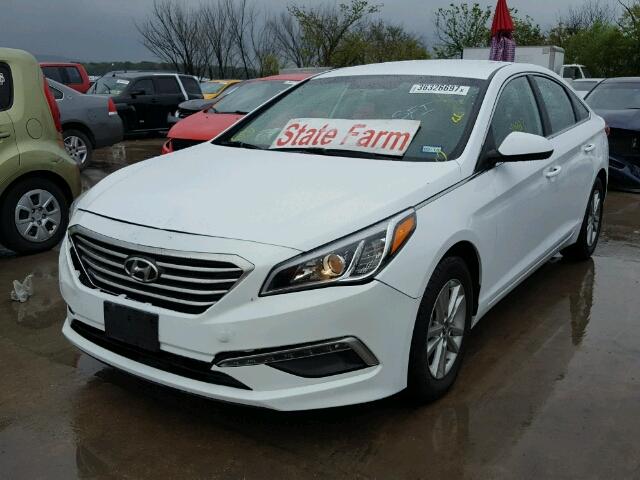 5NPE24AF9FH188720 - 2015 HYUNDAI SONATA SE WHITE photo 2