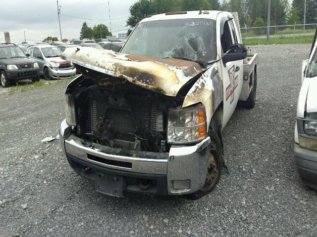 1GBJC39627E512588 - 2007 CHEVROLET SILVERADO WHITE photo 2