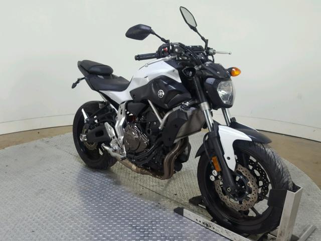 JYARM06E4FA000029 - 2015 YAMAHA FZ07 WHITE photo 2