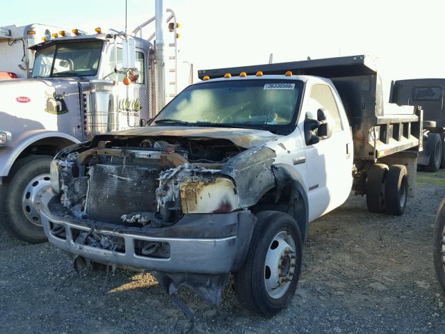 1FDAF56P15EC57033 - 2005 FORD F550 SUPER WHITE photo 2