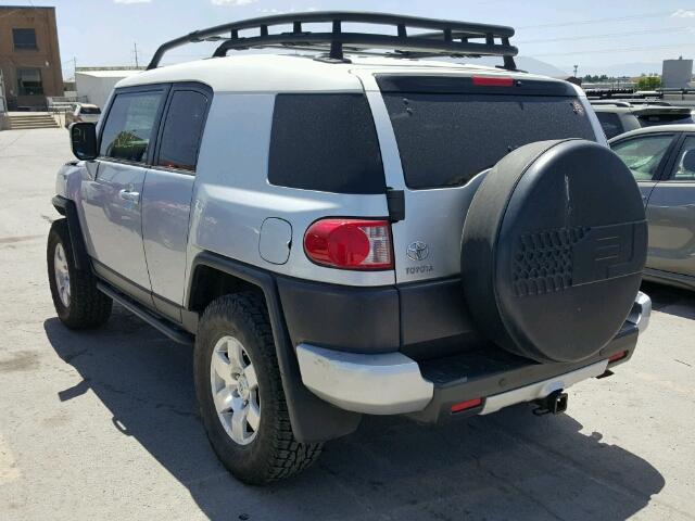 JTEBU11F48K052345 - 2008 TOYOTA FJ CRUISER SILVER photo 3