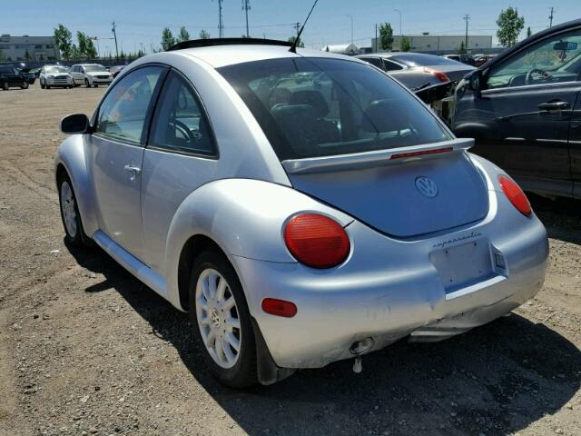 3VWCR21C65M411573 - 2005 VOLKSWAGEN NEW BEETLE ვერცხლისფერი ფოტო 3