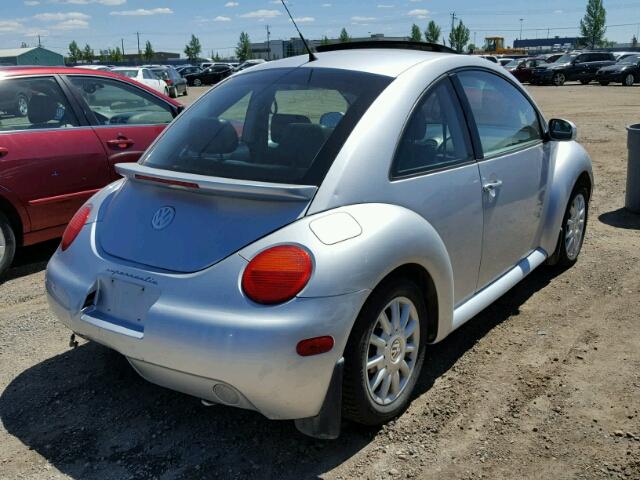 3VWCR21C65M411573 - 2005 VOLKSWAGEN NEW BEETLE ვერცხლისფერი ფოტო 4