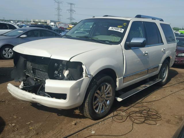 5LMFU28567LJ21675 - 2007 LINCOLN NAVIGATOR WHITE photo 2
