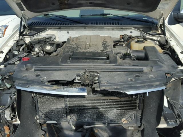5LMFU28567LJ21675 - 2007 LINCOLN NAVIGATOR WHITE photo 7