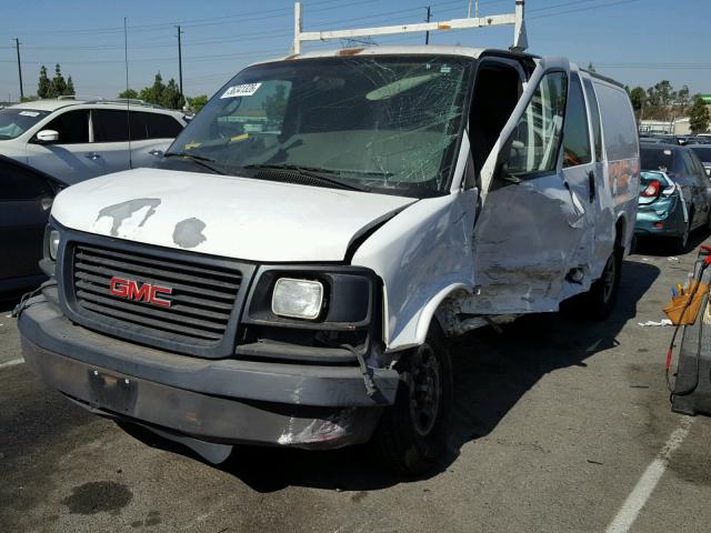 1GTFH15TX61179145 - 2006 GMC SAVANA G15 WHITE photo 2