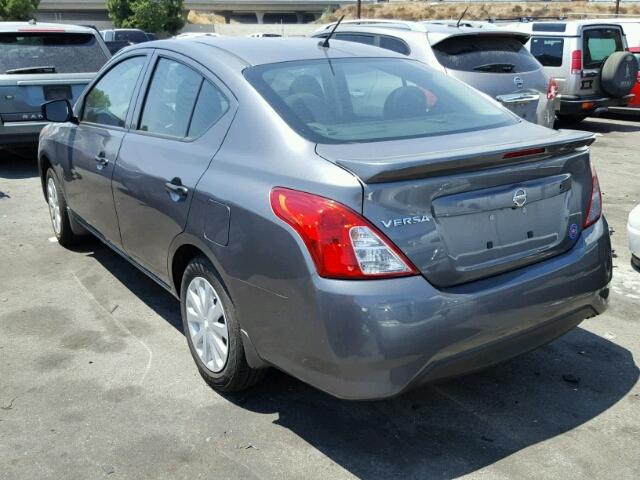 3N1CN7APXHL827153 - 2017 NISSAN VERSA S GRAY photo 3