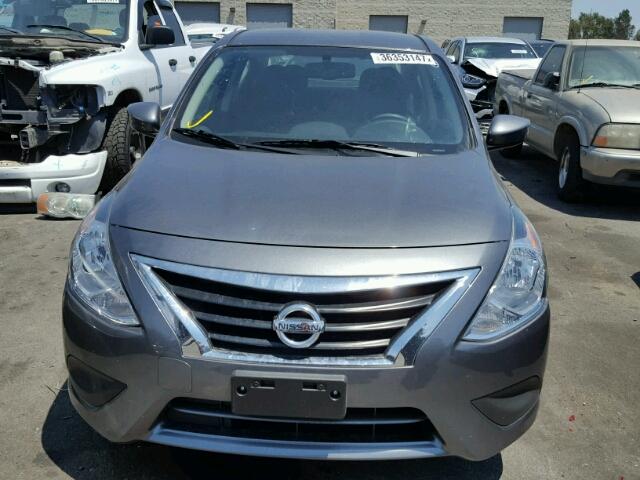 3N1CN7APXHL827153 - 2017 NISSAN VERSA S GRAY photo 9