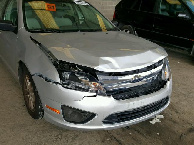 3FAHP0GA1CR122034 - 2012 FORD FUSION S SILVER photo 9