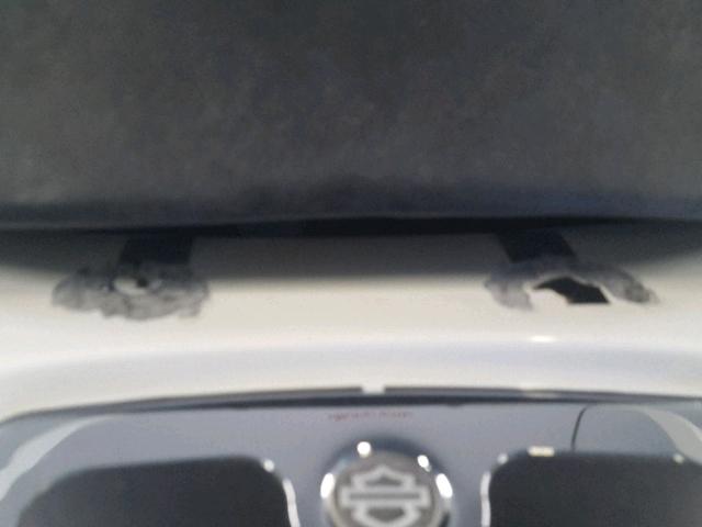 1HD1FCW195Y643023 - 2005 HARLEY-DAVIDSON FLHTCUI WHITE photo 18