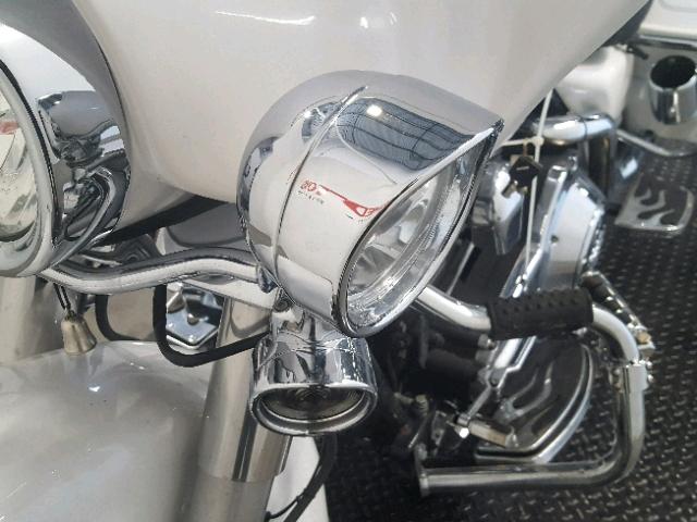 1HD1FCW195Y643023 - 2005 HARLEY-DAVIDSON FLHTCUI WHITE photo 9