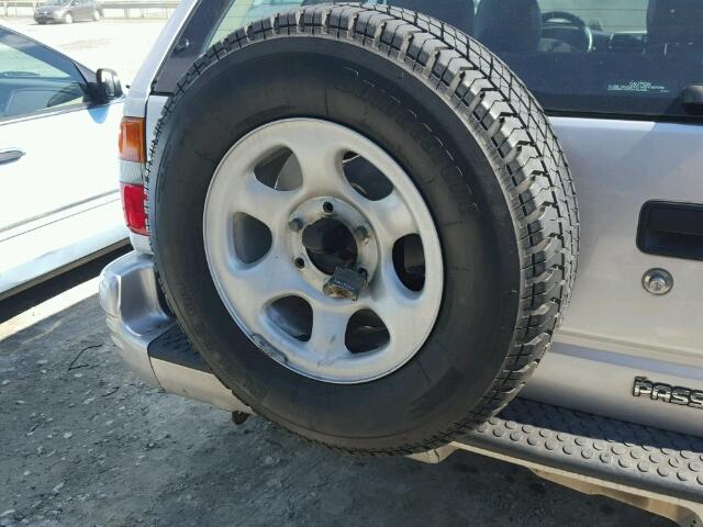 4S6DM58W5Y4411073 - 2000 HONDA PASSPORT E 银色 照片 10