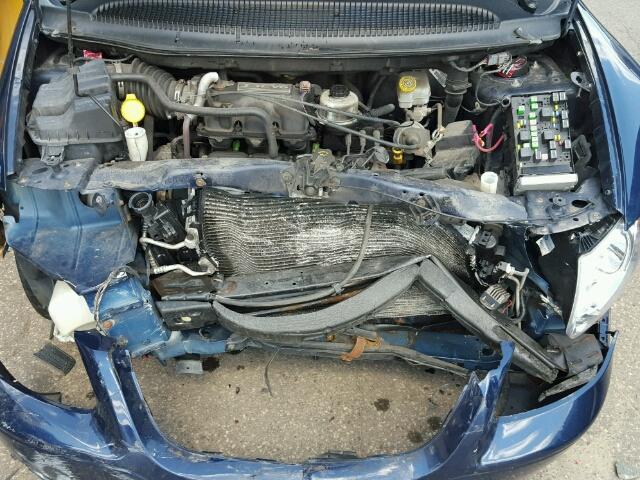 1C4GP45R05B386004 - 2005 CHRYSLER TOWN & COU BLUE photo 7