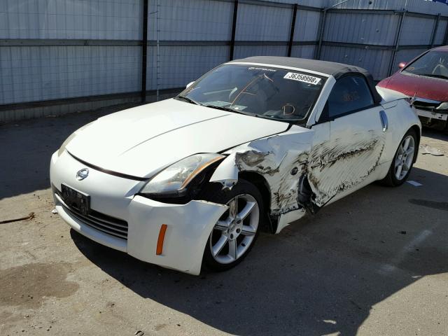 JN1AZ36A14M251154 - 2004 NISSAN 350Z ROADS WHITE photo 2