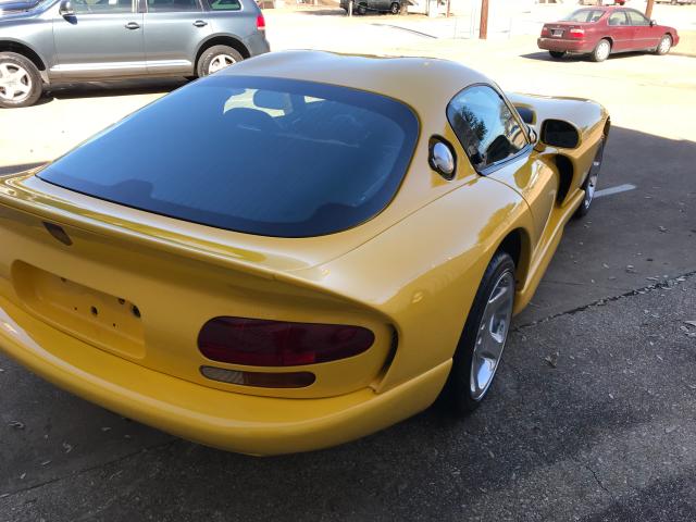 1B3ER69E61V701127 - 2001 DODGE VIPER GTS YELLOW photo 4