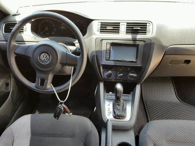 3VW2K7AJ2CM335973 - 2012 VOLKSWAGEN JETTA BASE 石墨色 照片 9