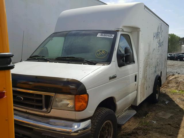 1FDSE35L56DA99040 - 2006 FORD ECONOLINE WHITE photo 2