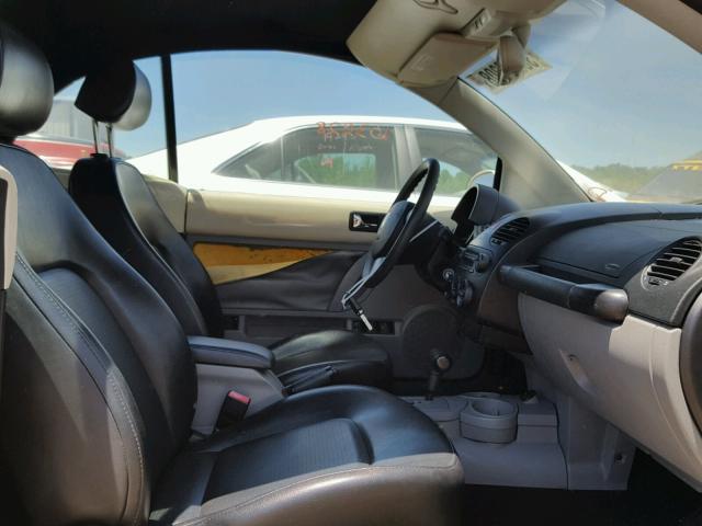 3VWBM31YX5M300164 - 2005 VOLKSWAGEN NEW BEETLE 奶油色 照片 5