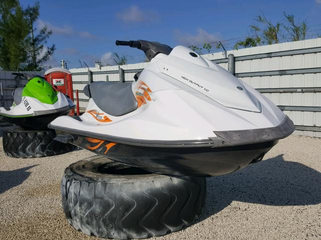 YAMA1593L516 - 2016 YAMAHA MARINE LOT WHITE photo 1