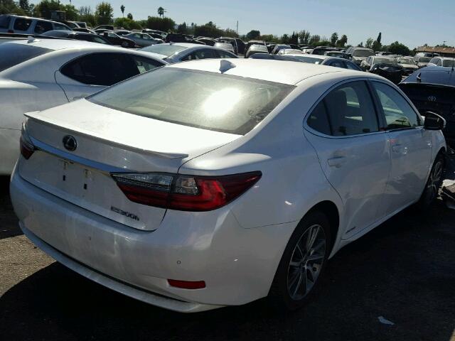 JTHBW1GG9G2121042 - 2016 LEXUS ES 300H WHITE photo 4