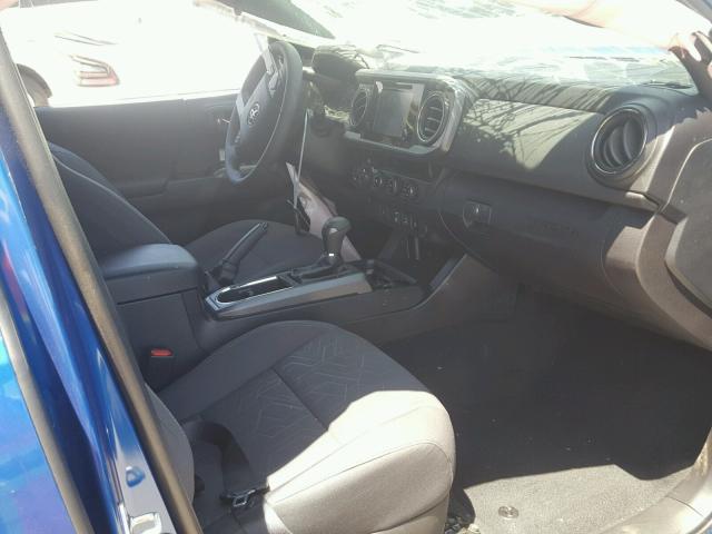 3TMCZ5AN5JM145611 - 2018 TOYOTA TACOMA DOU ლურჯი ფოტო 5