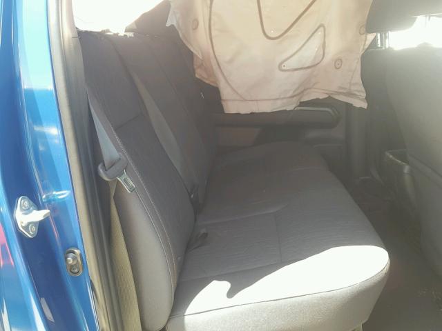 3TMCZ5AN5JM145611 - 2018 TOYOTA TACOMA DOU ლურჯი ფოტო 6