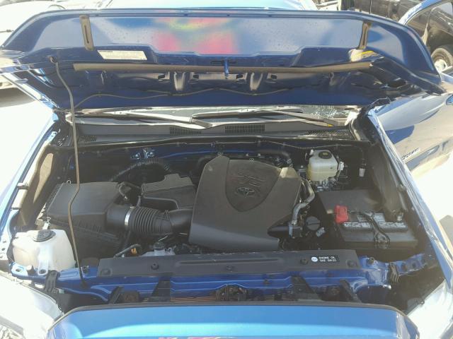 3TMCZ5AN5JM145611 - 2018 TOYOTA TACOMA DOU ლურჯი ფოტო 7