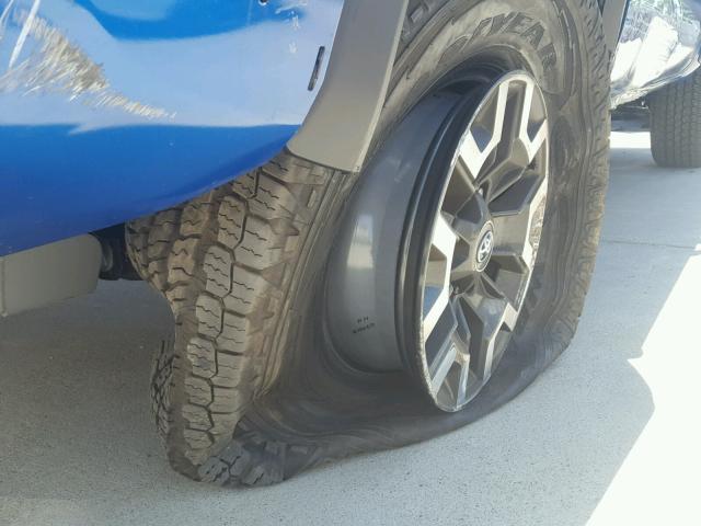 3TMCZ5AN5JM145611 - 2018 TOYOTA TACOMA DOU ლურჯი ფოტო 9